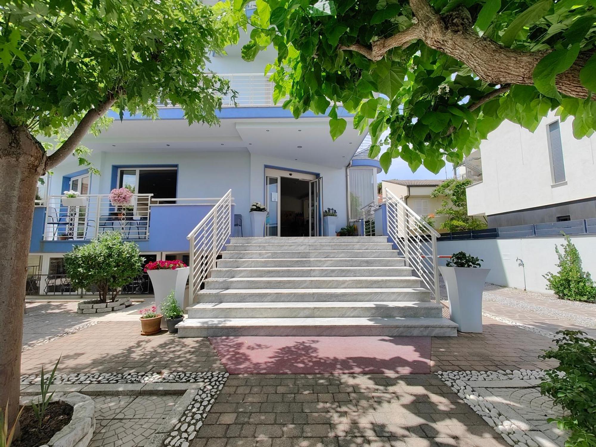 Hotel Moderno - Bed & Breakfast Червія Екстер'єр фото