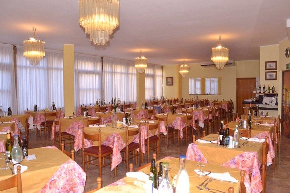 Hotel Moderno - Bed & Breakfast Червія Екстер'єр фото