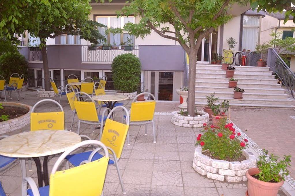 Hotel Moderno - Bed & Breakfast Червія Екстер'єр фото